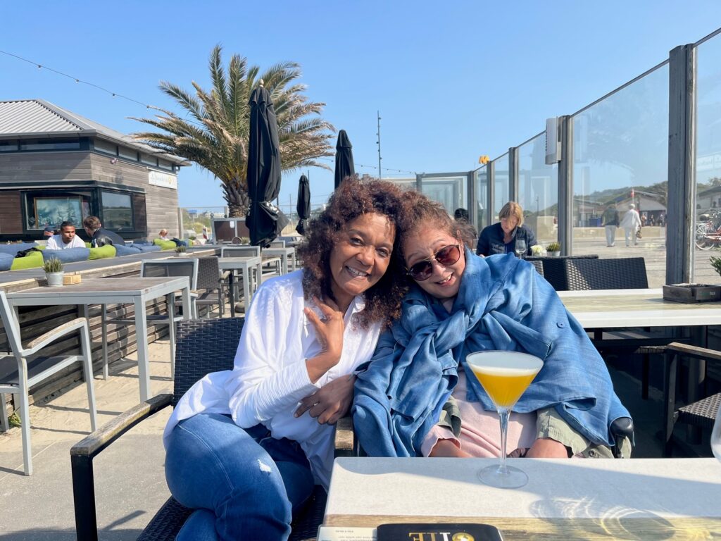 Lunch at the beach with Grace, Margarida and Isabel